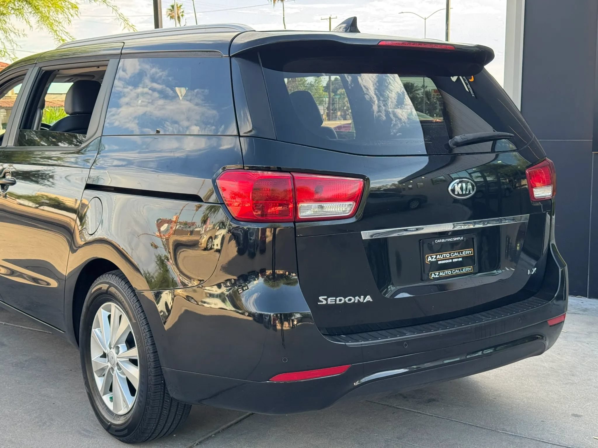 Used 2017 Kia Sedona LX w/ LX Essentials Premium Package FWD image 52