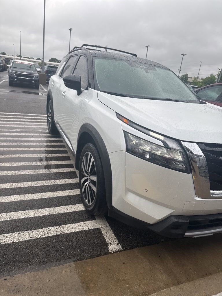 Used 2025 Nissan Pathfinder Platinum AWD/4WD image 7