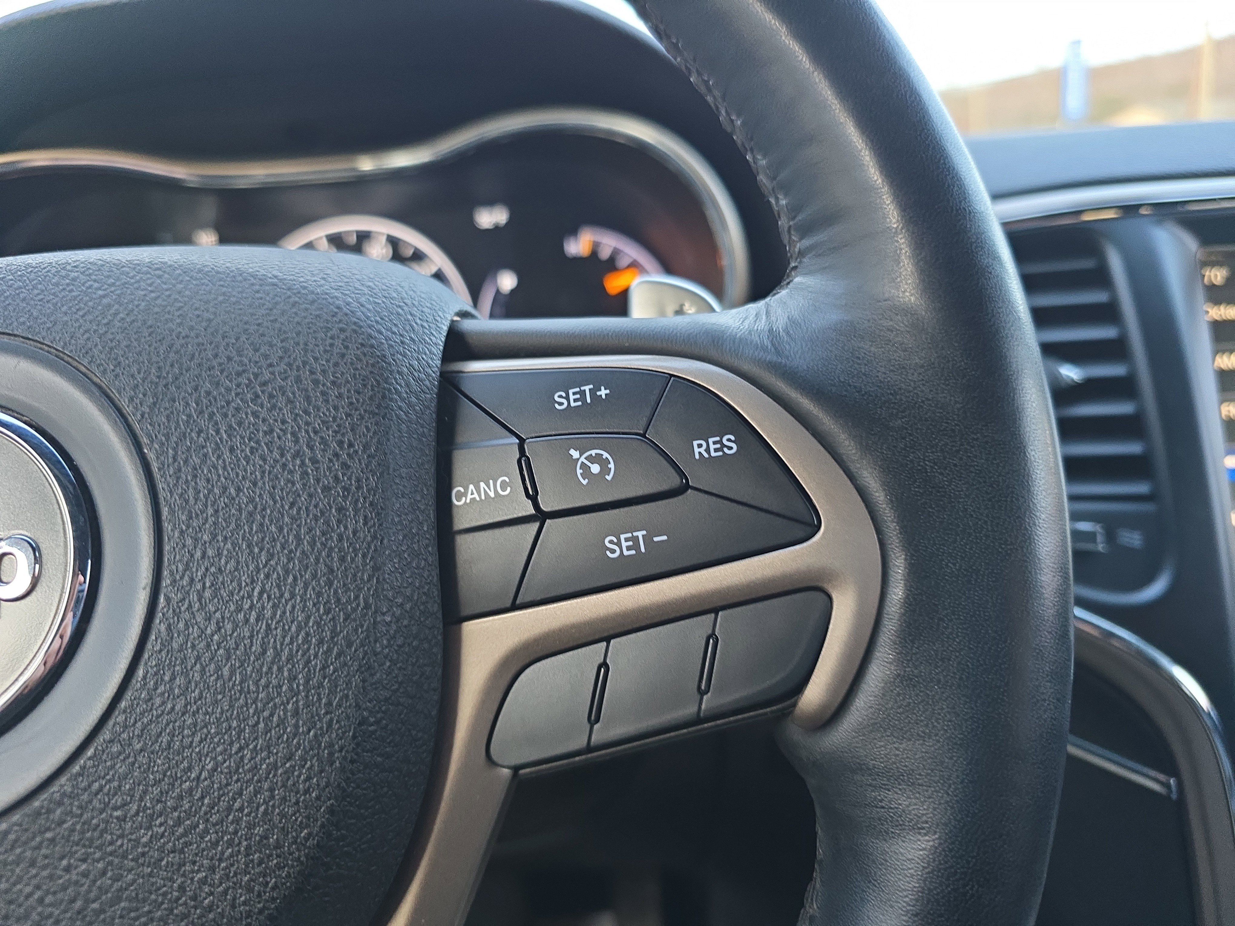 Used 2015 Jeep Grand Cherokee Limited image 22