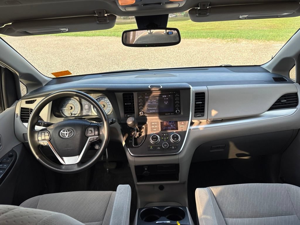 Used 2019 Toyota Sienna LE AWD/4WD image 19