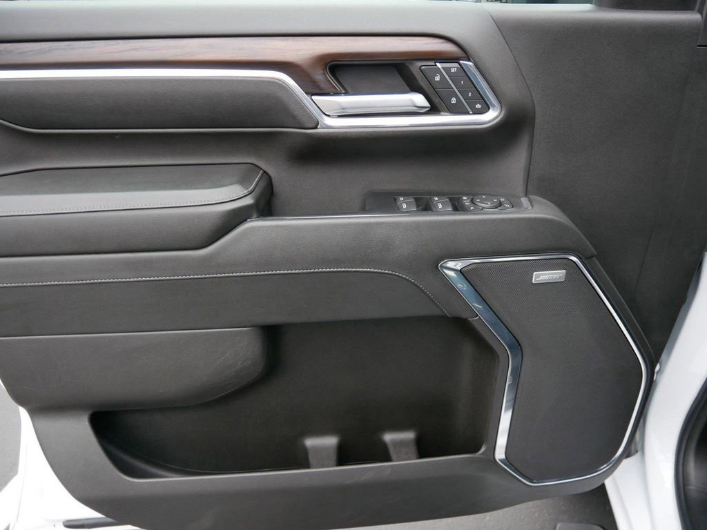 Used 2024 GMC Sierra 3500 SLT w/ SLT Premium Package image 9