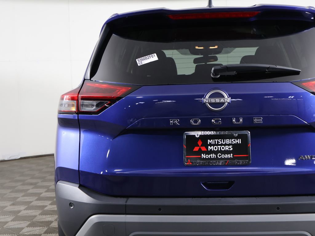 Used 2023 Nissan Rogue S AWD/4WD image 12
