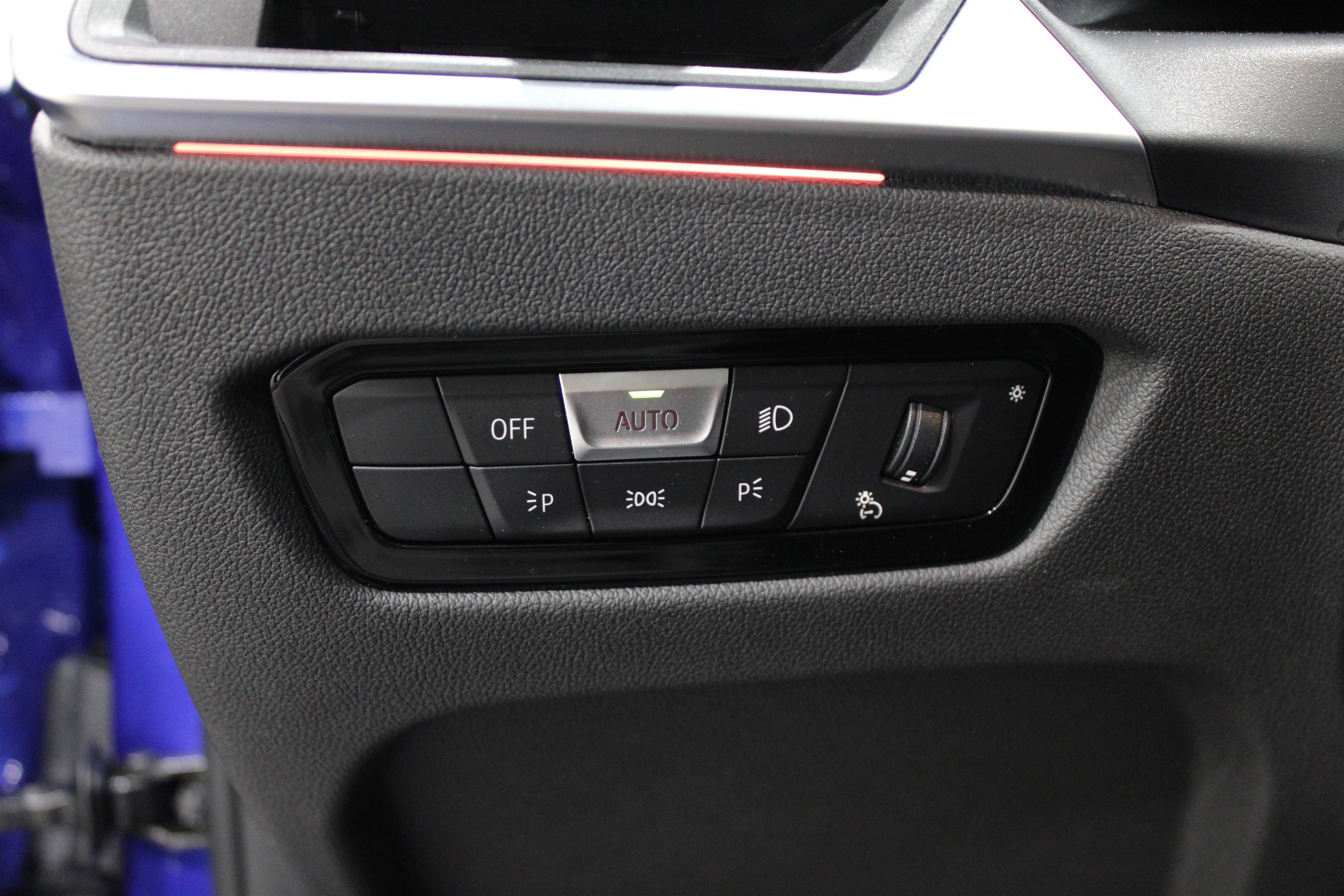 Used 2023 BMW 330i Sedan w/ M Sport Package image 9