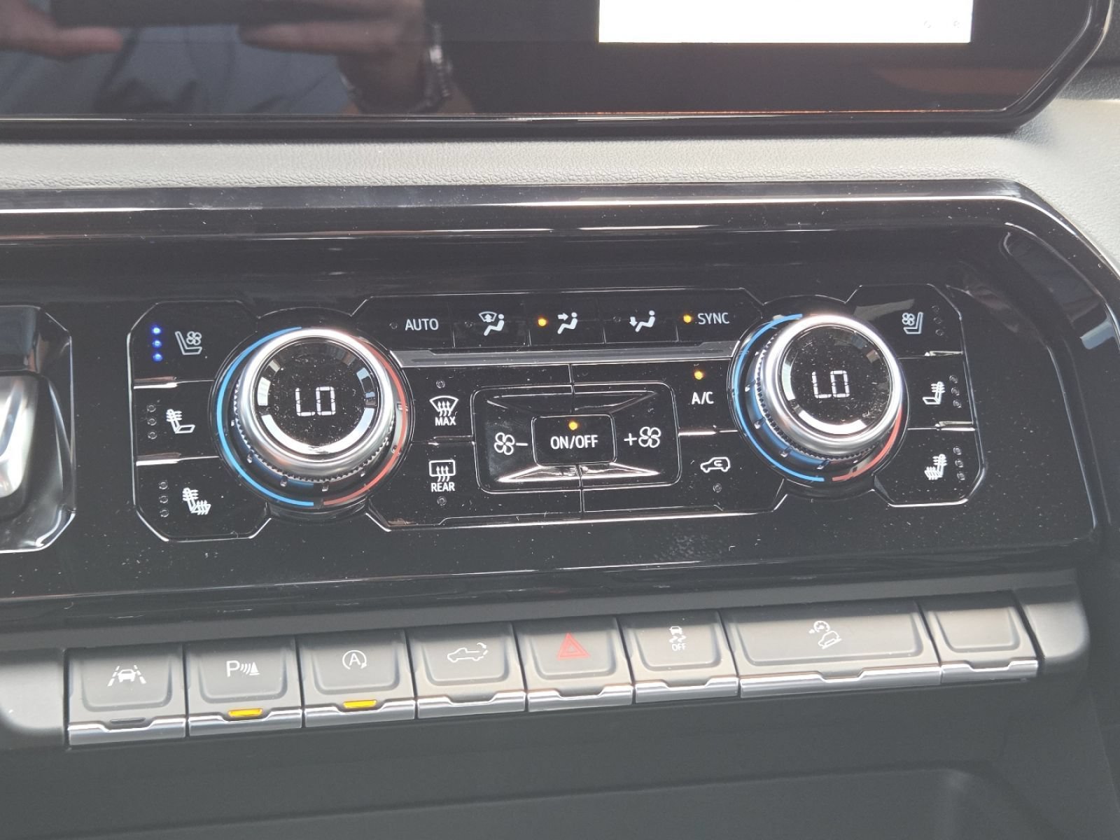 New 2026 GMC Sierra 1500 AT4 w/ AT4 Premium Package AWD/4WD image 35