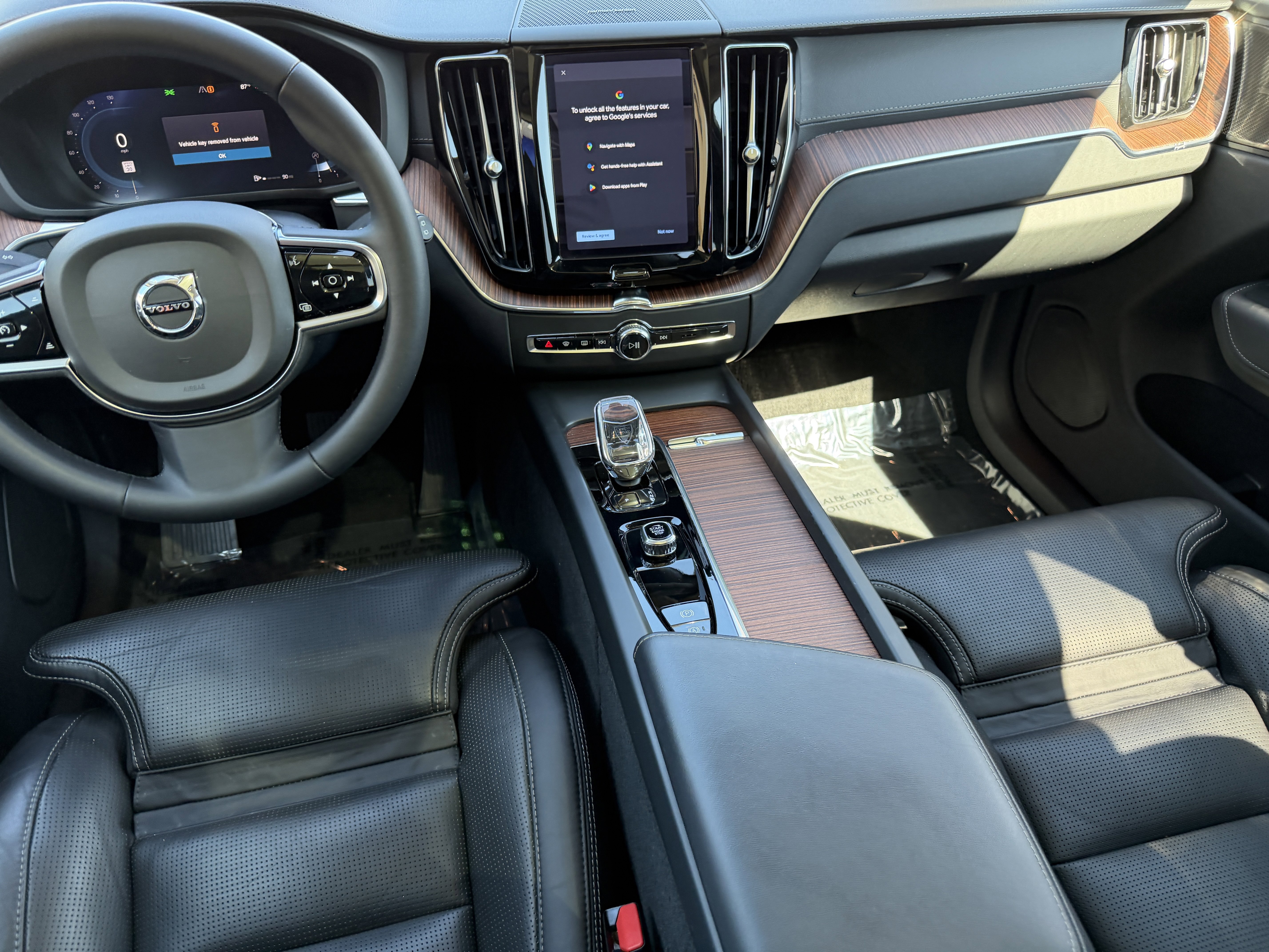 Certified 2023 Volvo XC60 B5 Ultimate w/ Protection Package Premier image 15