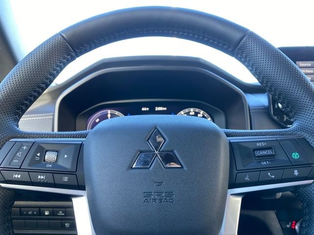 New 2025 Mitsubishi Outlander SEL Black Edition image 16