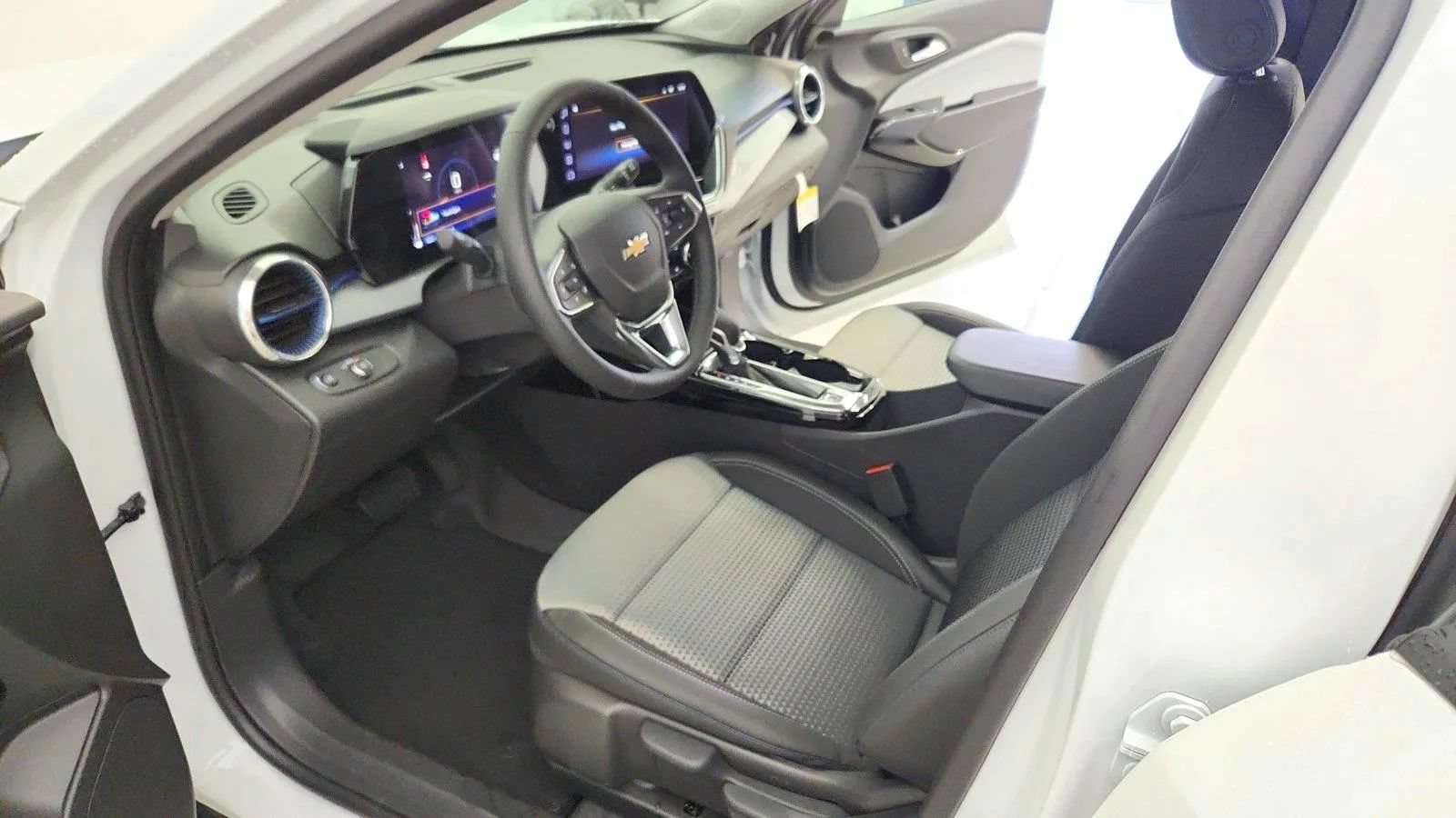 New 2026 Chevrolet Trax LT w/ Driver Confidence Package FWD image 14