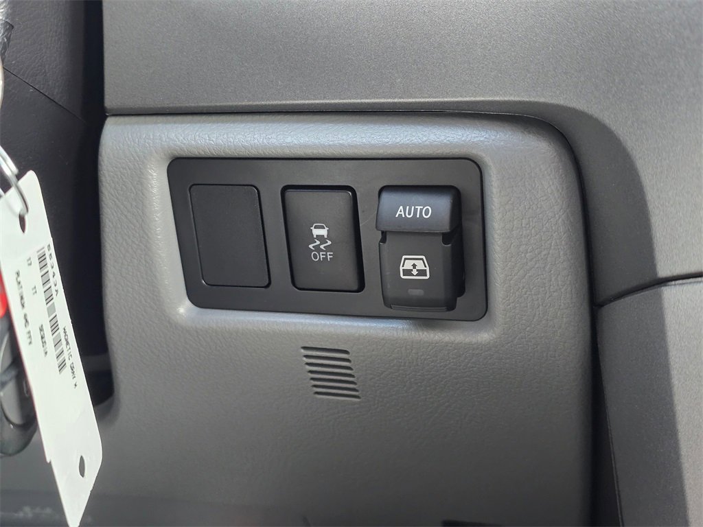 Used 2017 Toyota Sequoia Platinum image 31