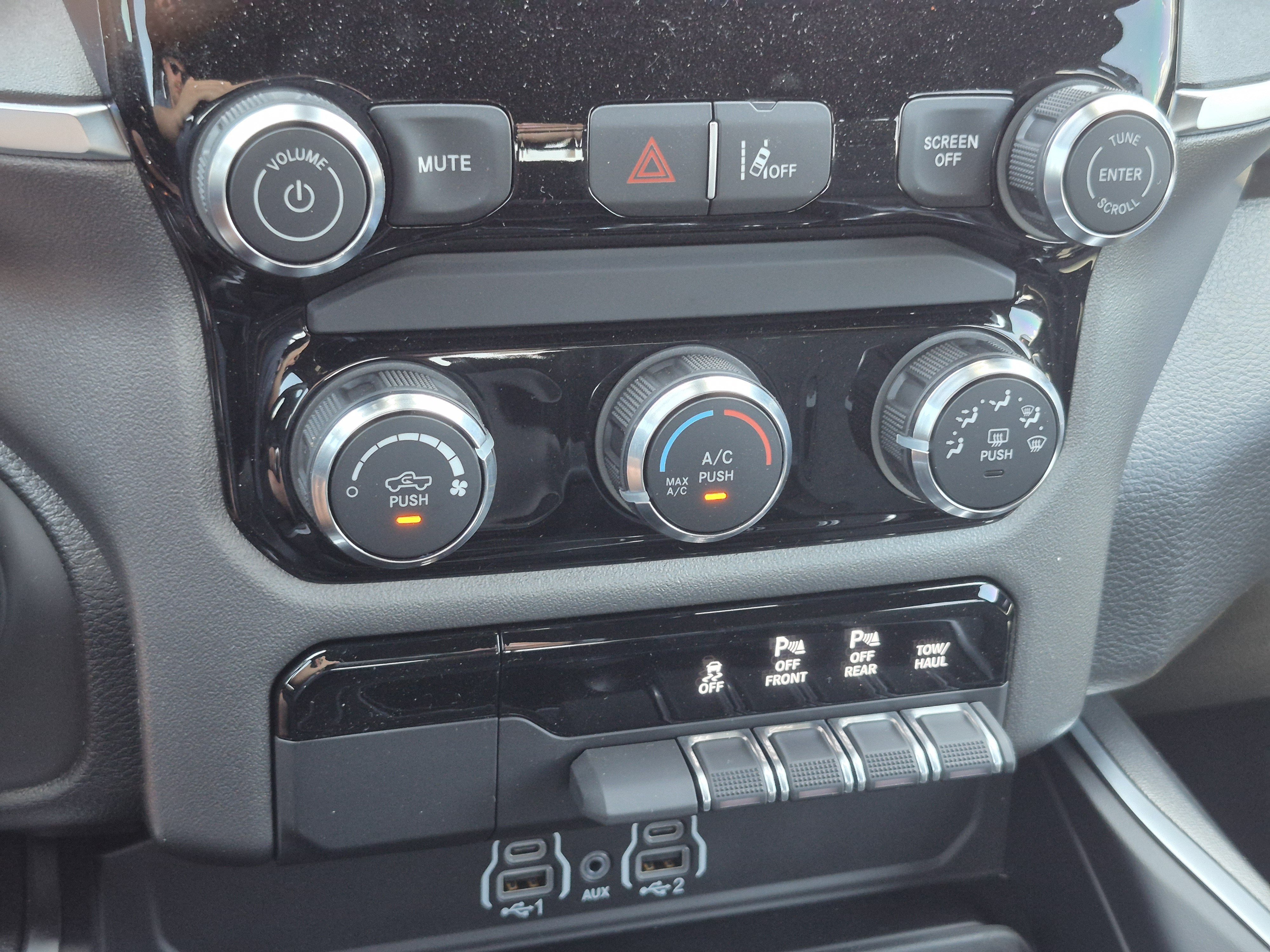 New 2026 RAM 1500 Express AWD/4WD image 19