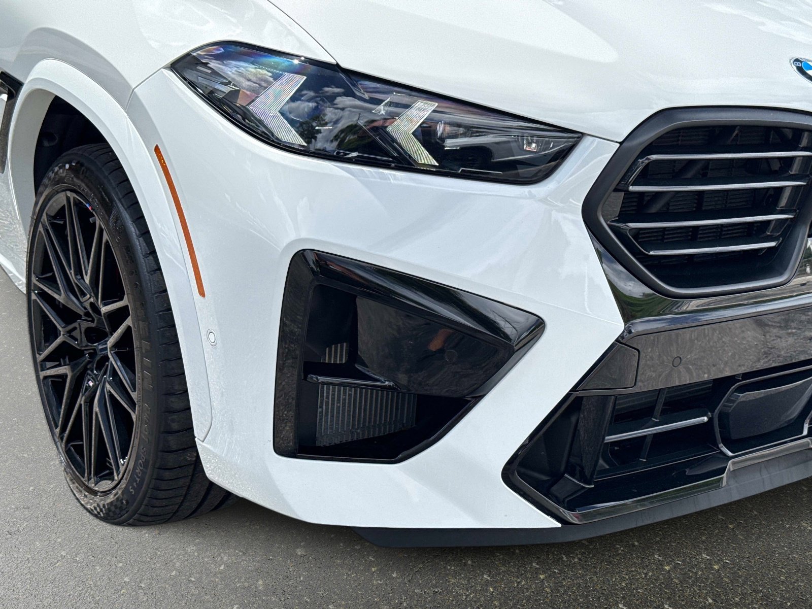 Used 2024 BMW X6 M Competition image 9