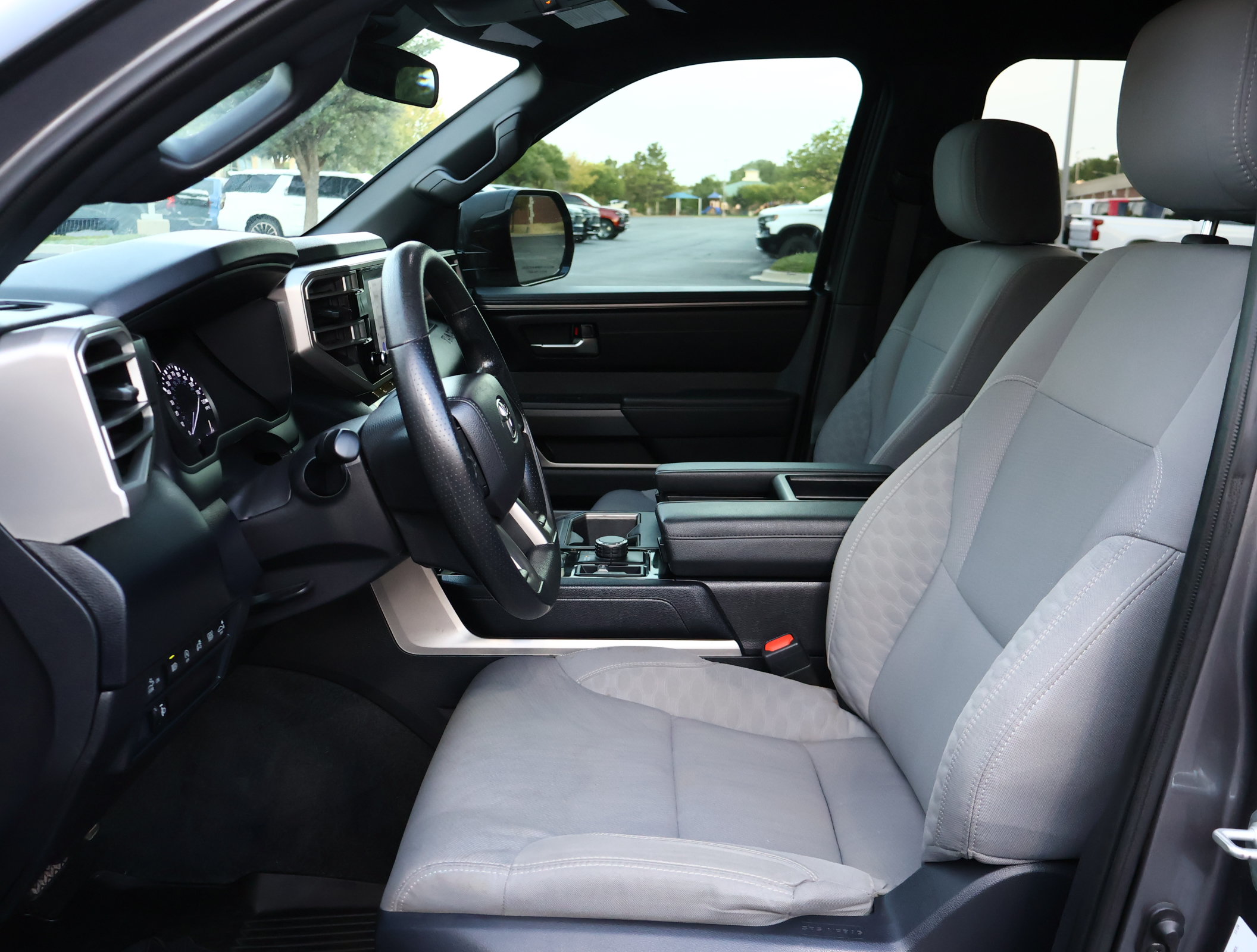 Used 2025 Toyota Tundra SR5 w/ SR5 Convenience Package AWD/4WD image 10
