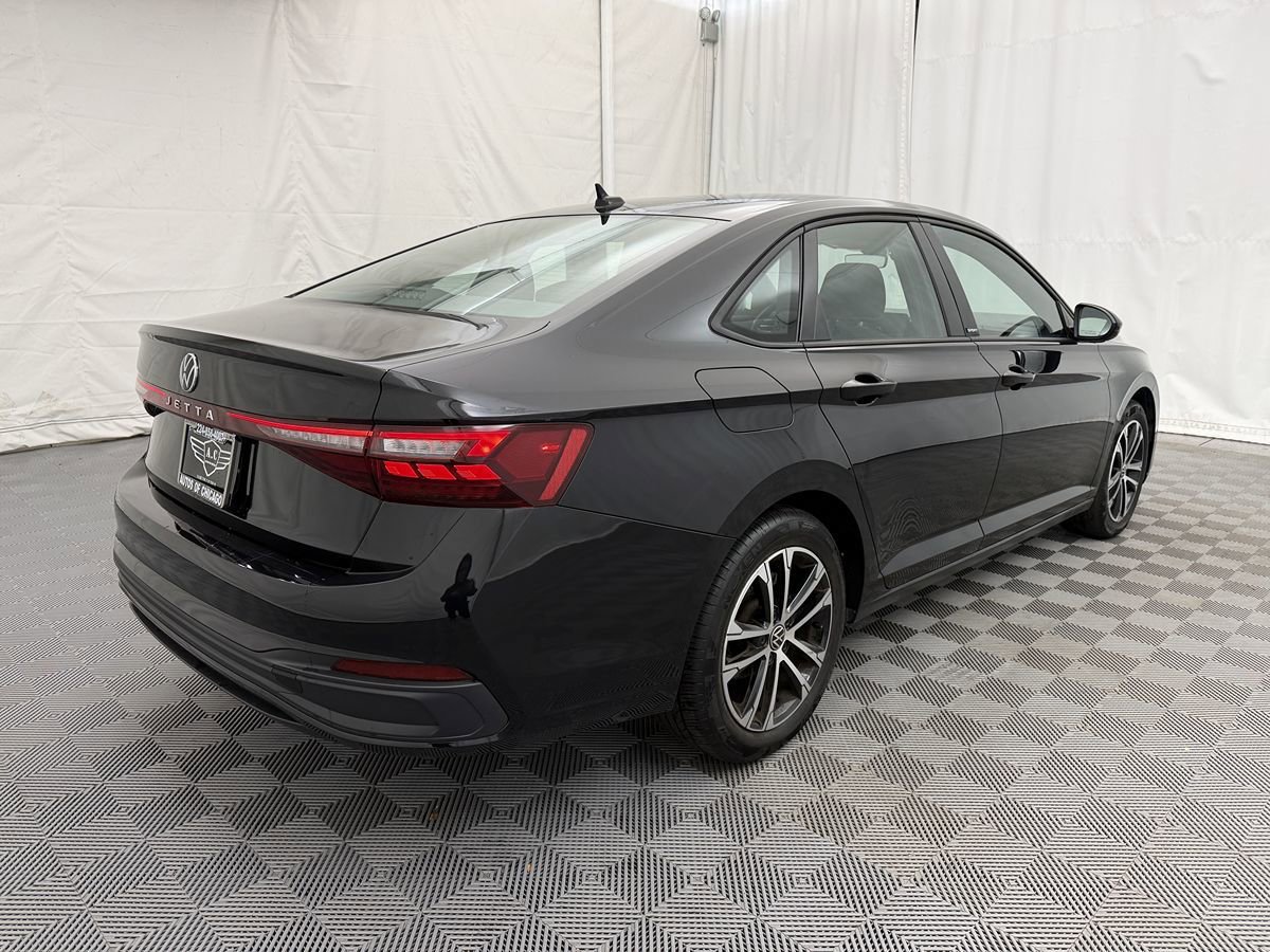 Used 2025 Volkswagen Jetta Sport image 4