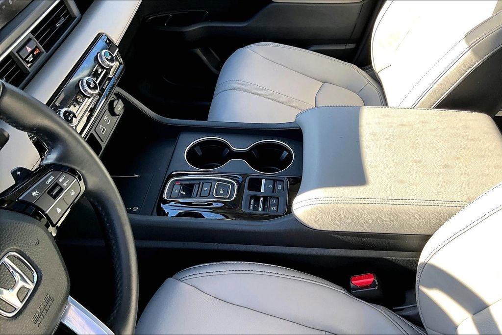 Used 2025 Honda Pilot Touring image 15