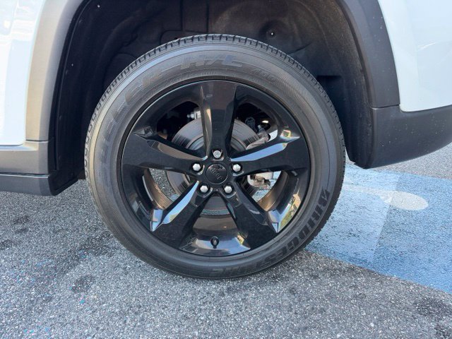 Used 2023 Jeep Grand Cherokee Altitude AWD/4WD image 48
