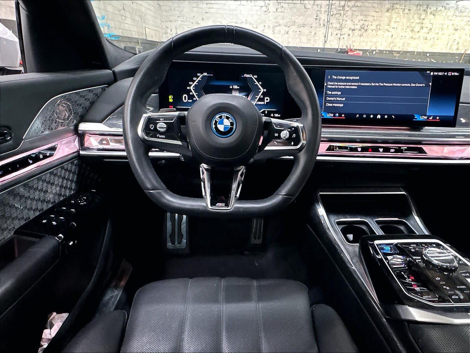 Used 2023 BMW i7 xDrive60 w/ Executive Package 2 AWD/4WD image 8