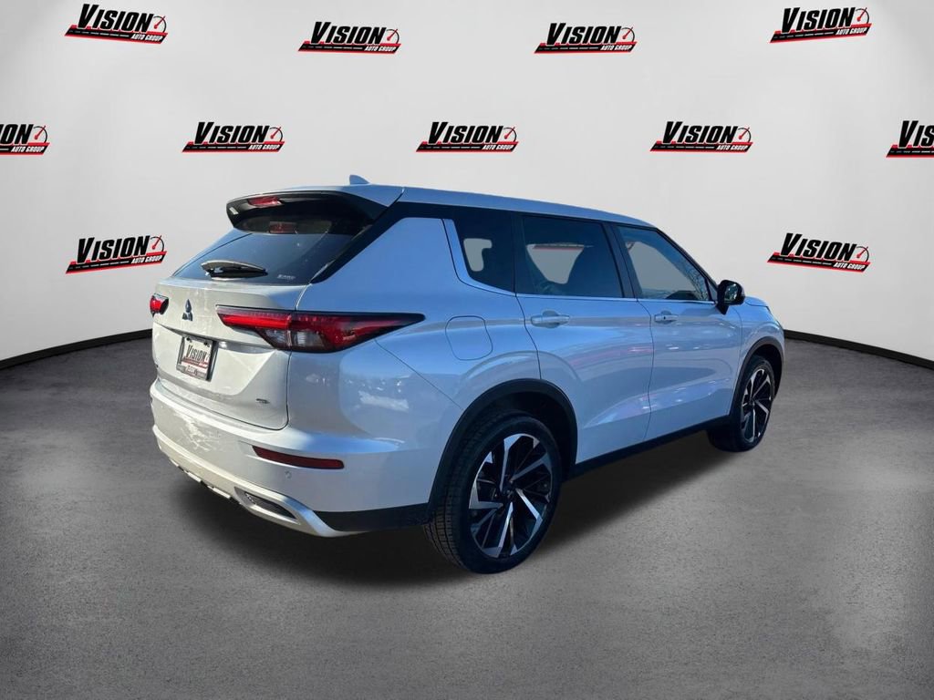 Used 2023 Mitsubishi Outlander SE image 5