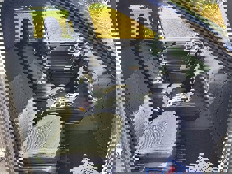 Used 2023 Ford Explorer XLT image 14