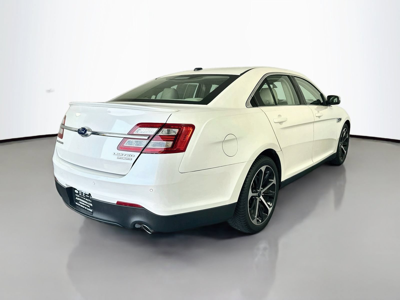 Used 2016 Ford Taurus Limited w/ Equipment Group 301A FWD image 7