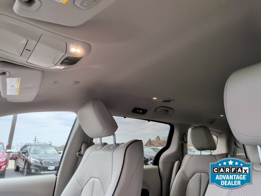 Used 2020 Chrysler Pacifica Limited w/ Advanced Safetytec Group FWD image 21