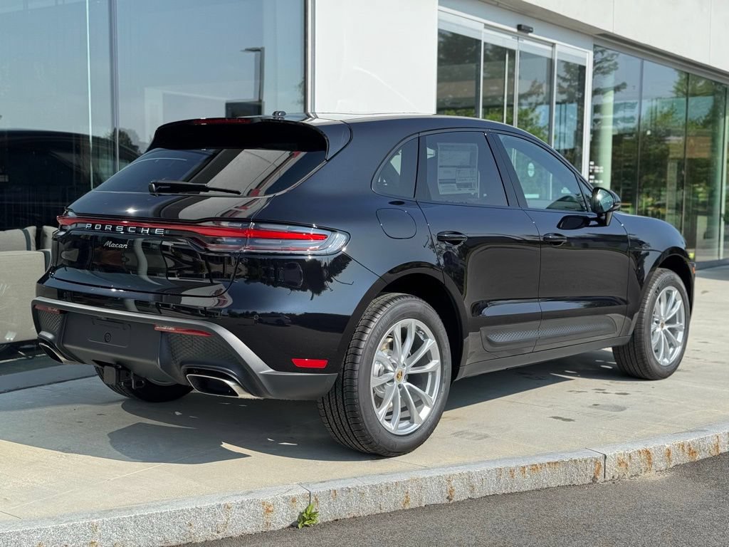 Certified 2025 Porsche Macan AWD/4WD image 20