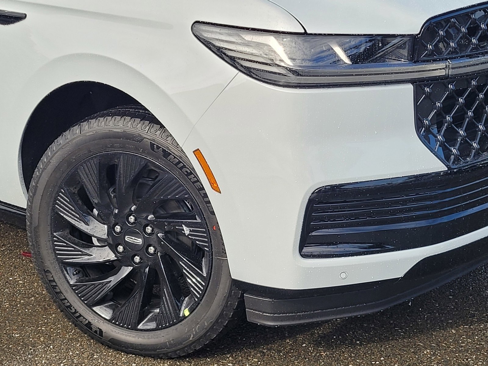 New 2025 Lincoln Navigator Reserve w/ Jet Appearance Package image 6