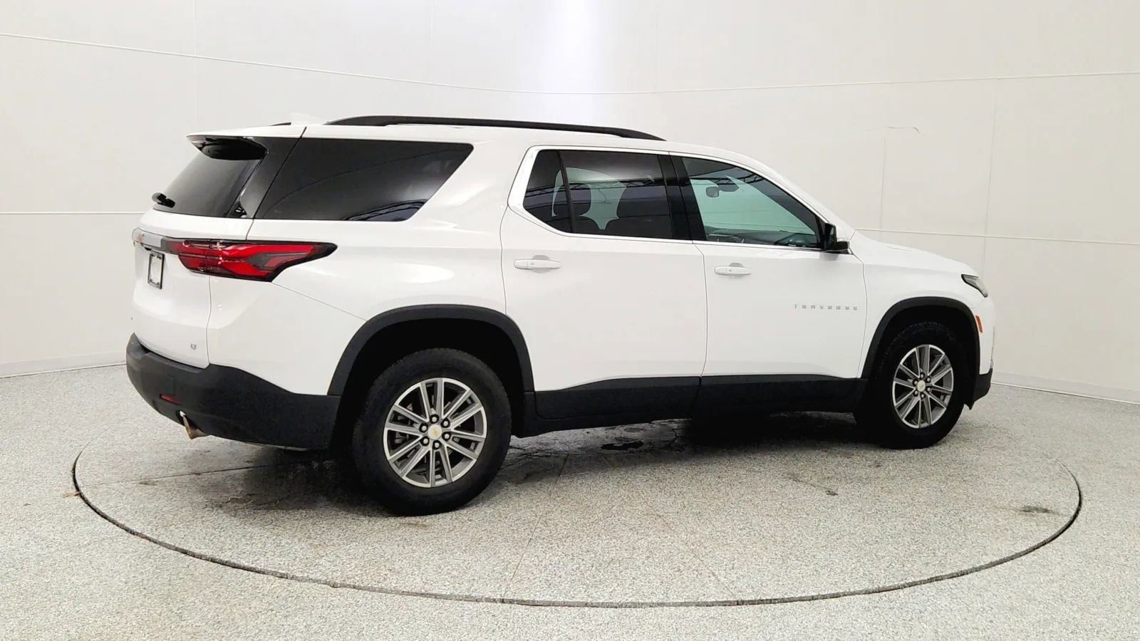 Used 2023 Chevrolet Traverse LT image 7