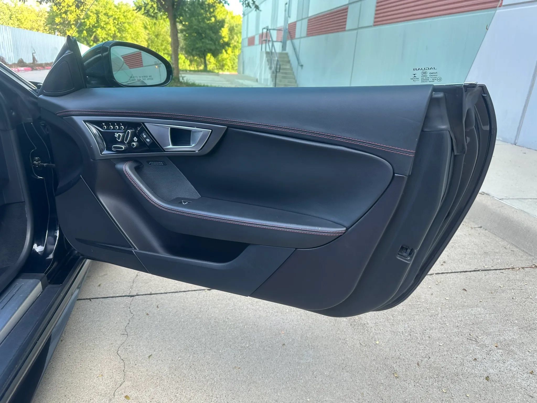 Used 2015 Jaguar F-TYPE R RWD image 20