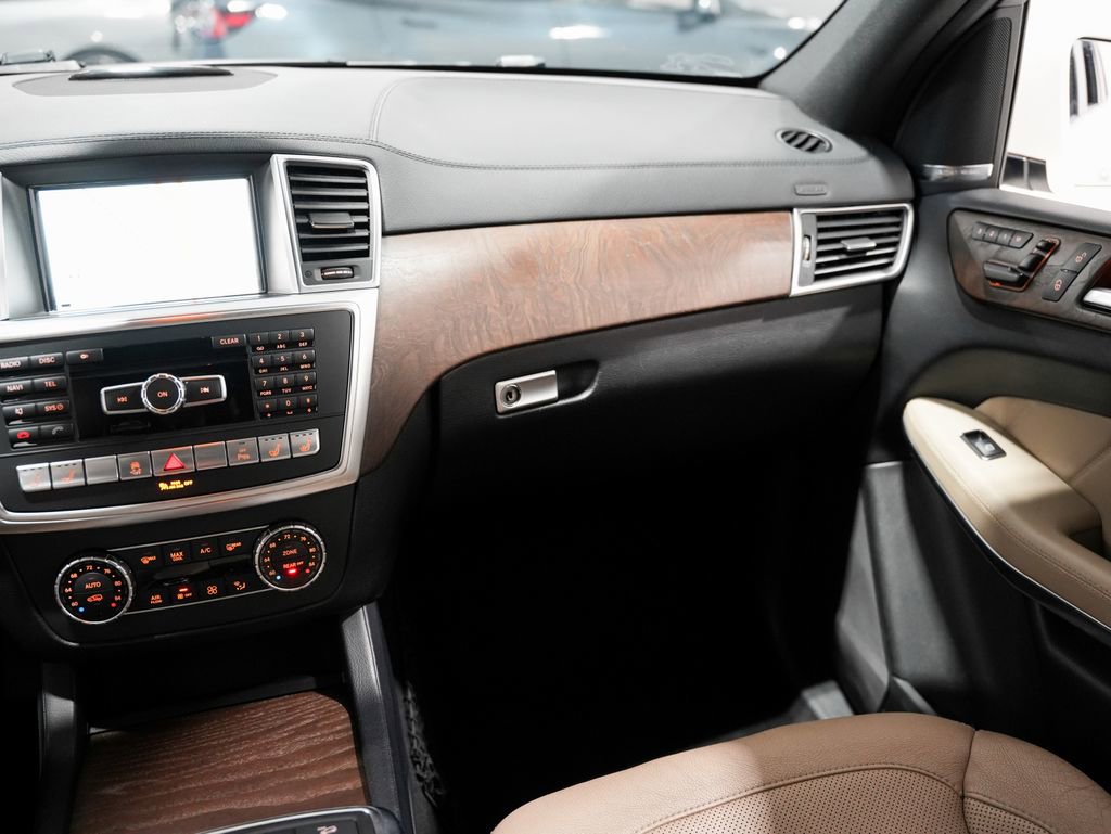 Used 2014 Mercedes-Benz GL 550 4MATIC image 21