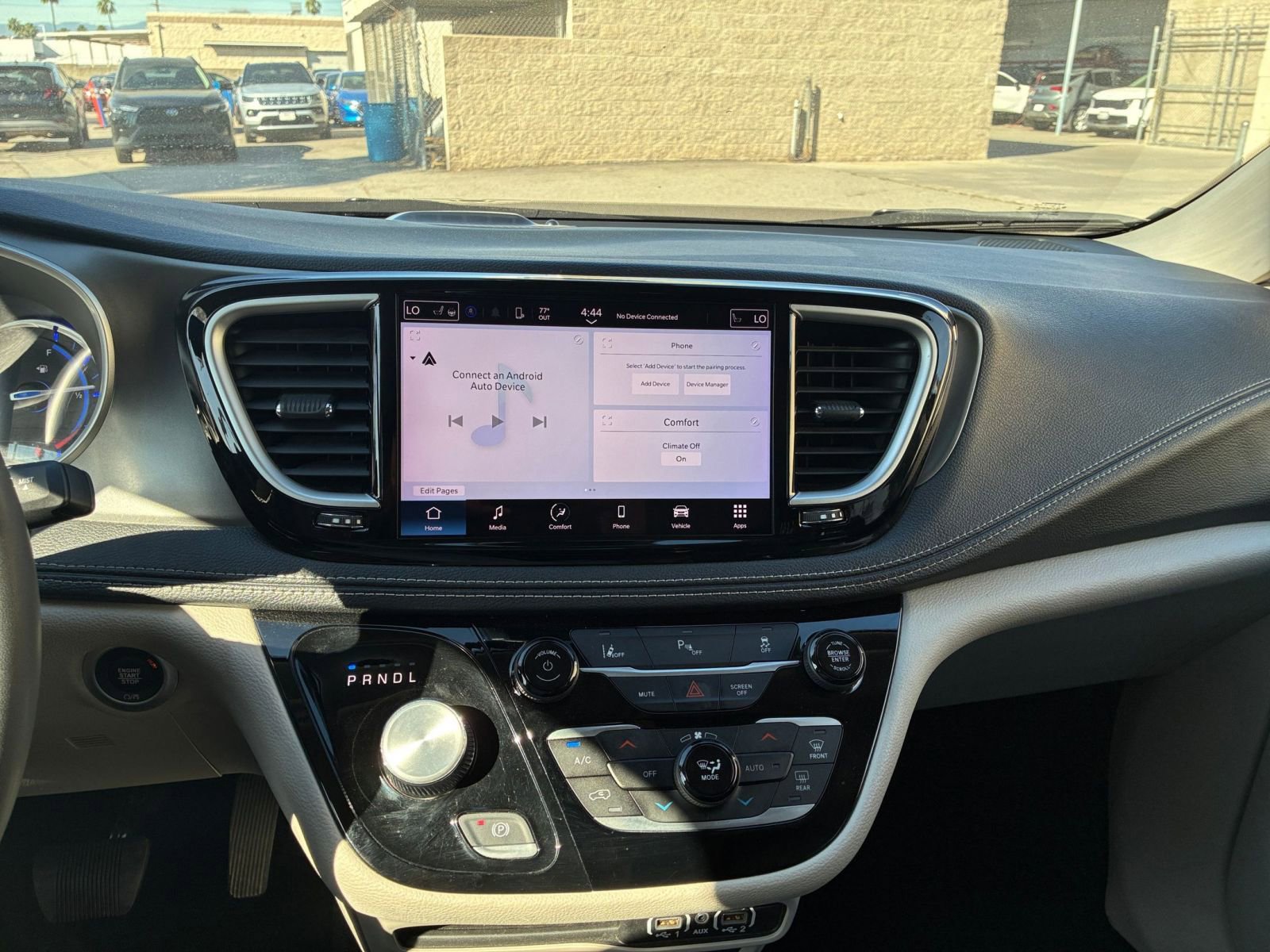 Used 2023 Chrysler Pacifica Touring-L image 17