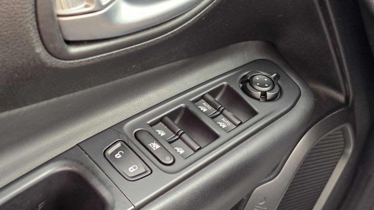 Used 2019 Jeep Renegade Limited w/ Quick Order Package 22P FWD image 31