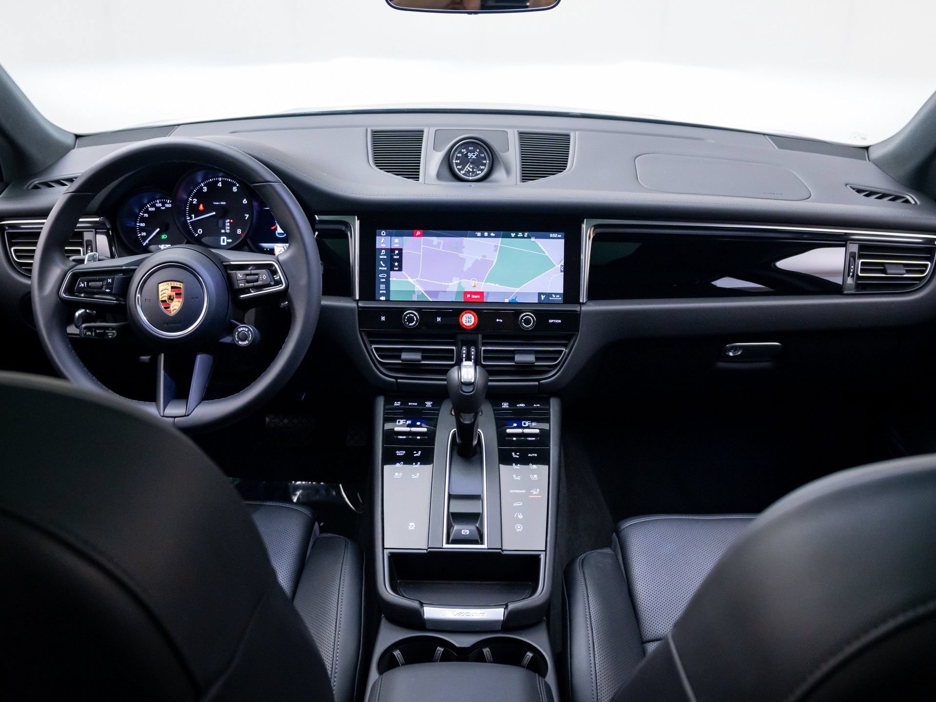 Certified 2026 Porsche Macan AWD/4WD image 10