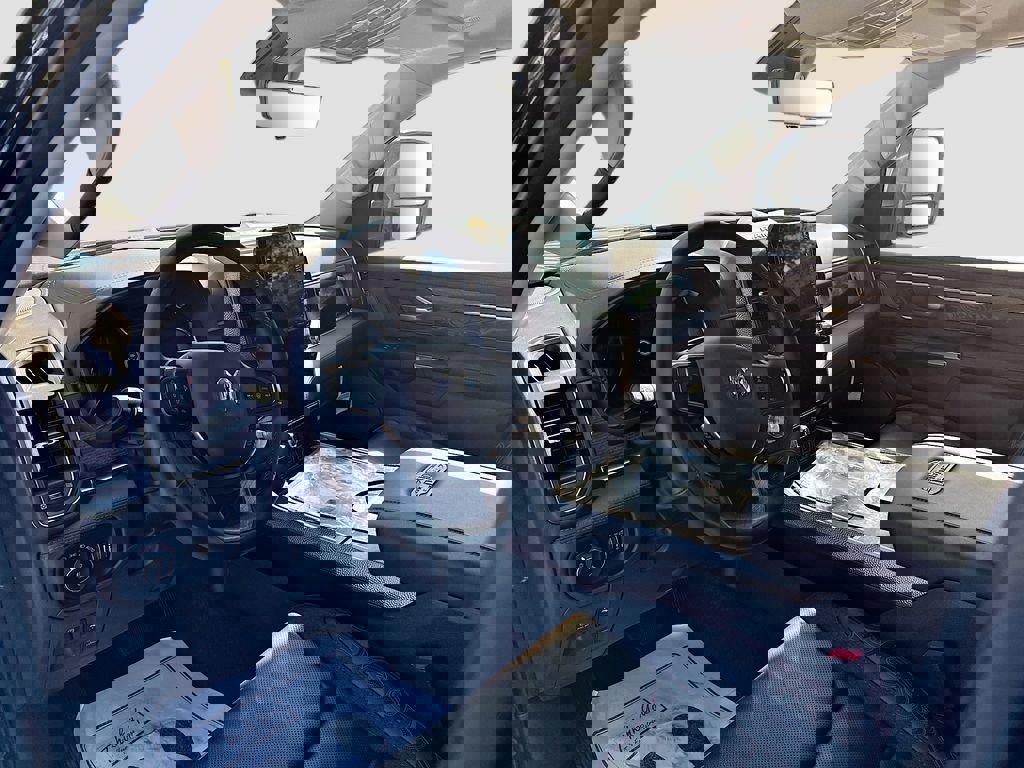 New 2025 RAM 1500 Limited image 12