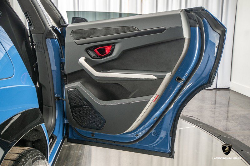 Used 2025 Lamborghini Urus SE image 77
