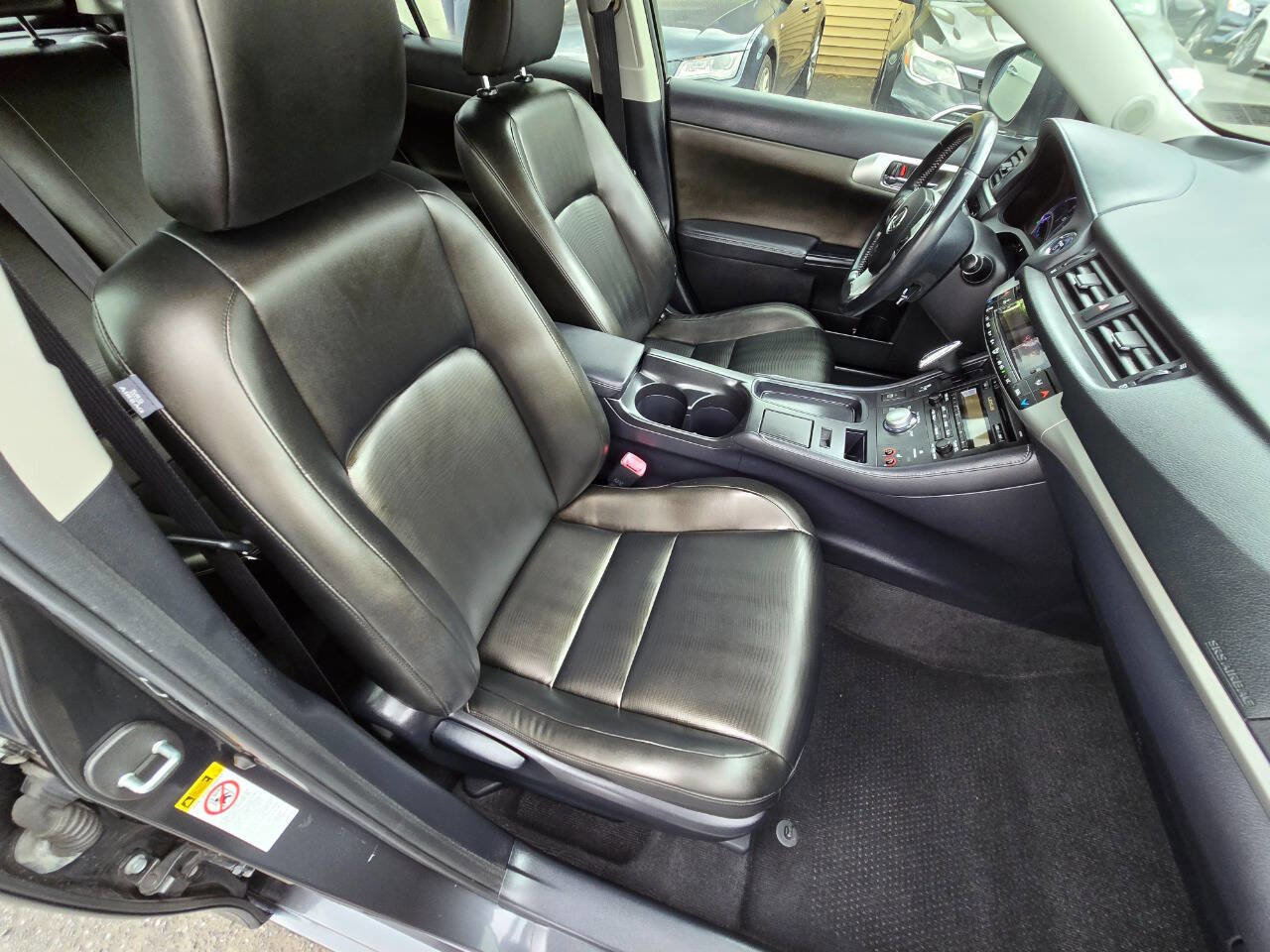 Used 2011 Lexus CT 200h Premium image 29