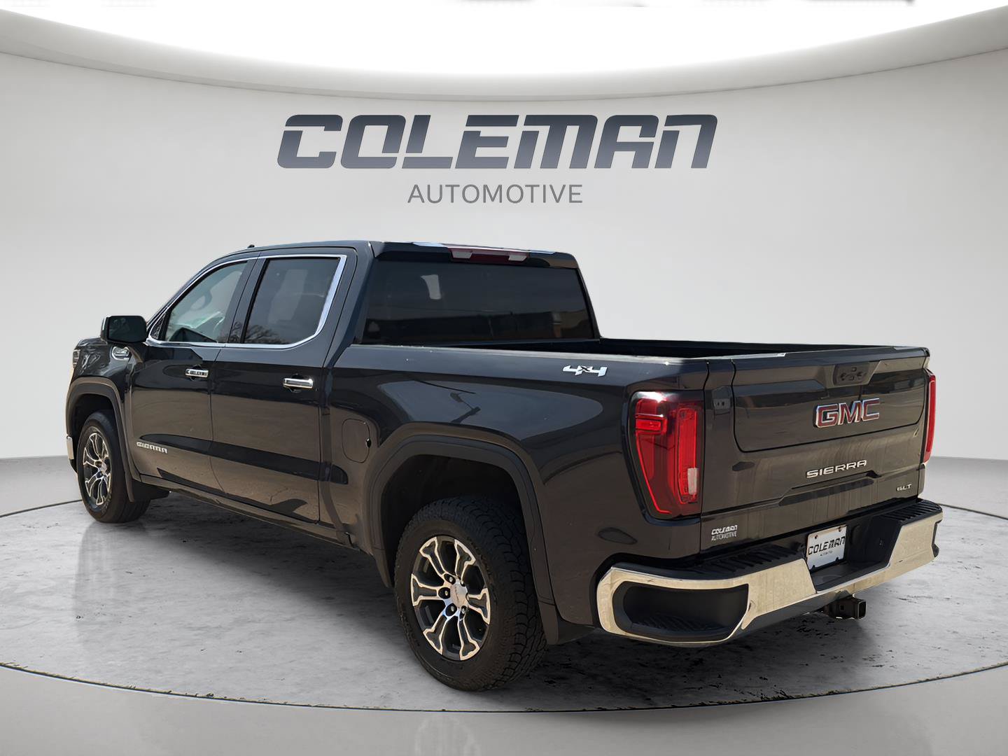 Used 2025 GMC Sierra 1500 SLT AWD/4WD image 7