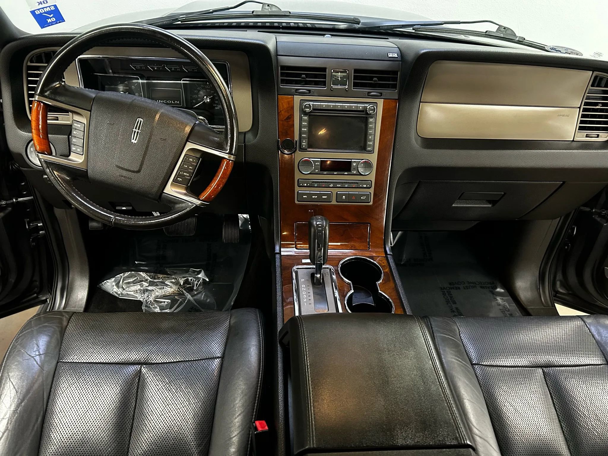 Used 2011 Lincoln Navigator 2WD image 8