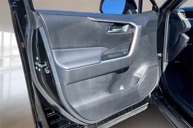 Used 2025 Toyota RAV4 XLE image 17