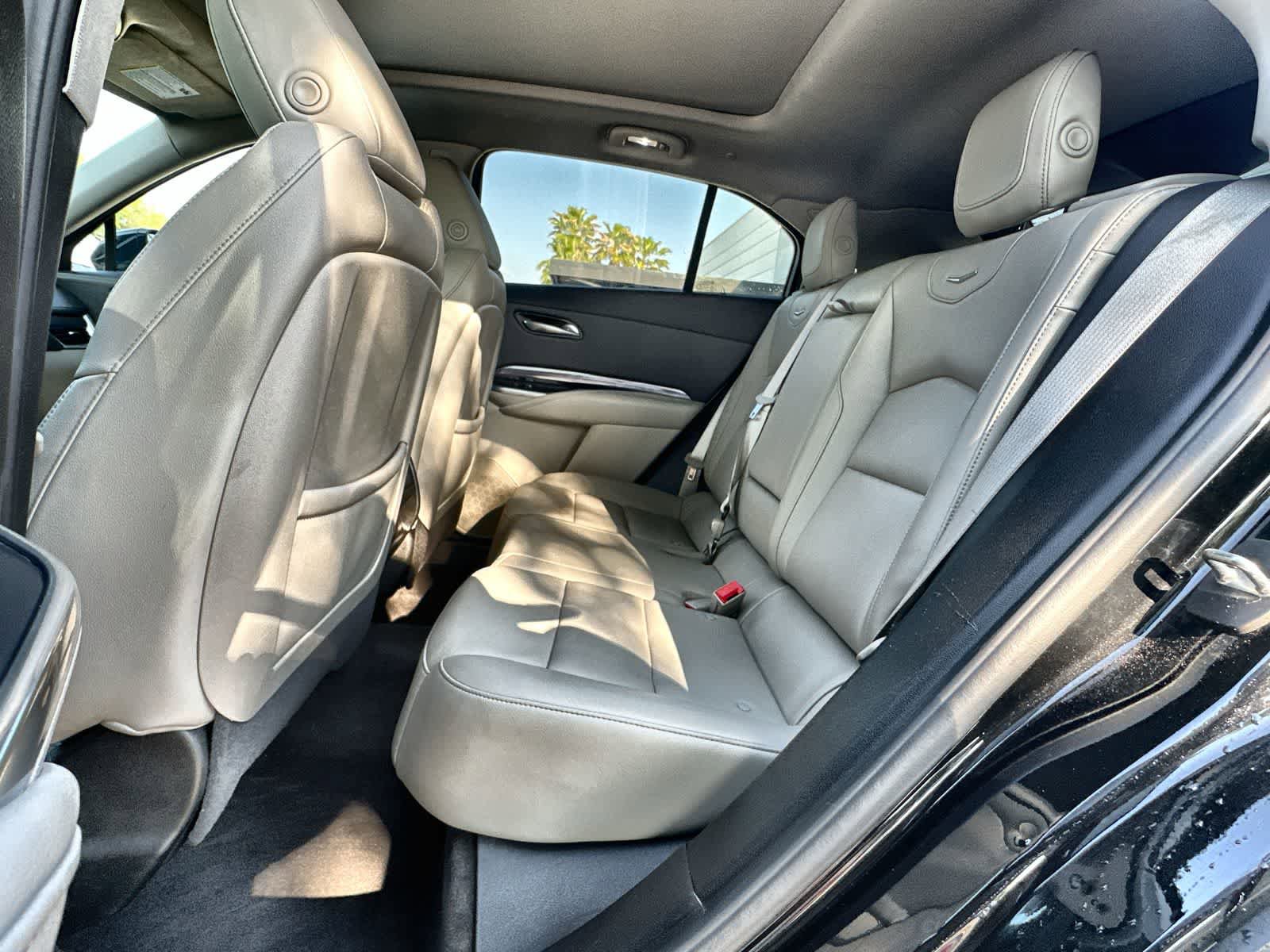 Used 2022 Cadillac XT4 Luxury w/ Driver Awareness Package image 4