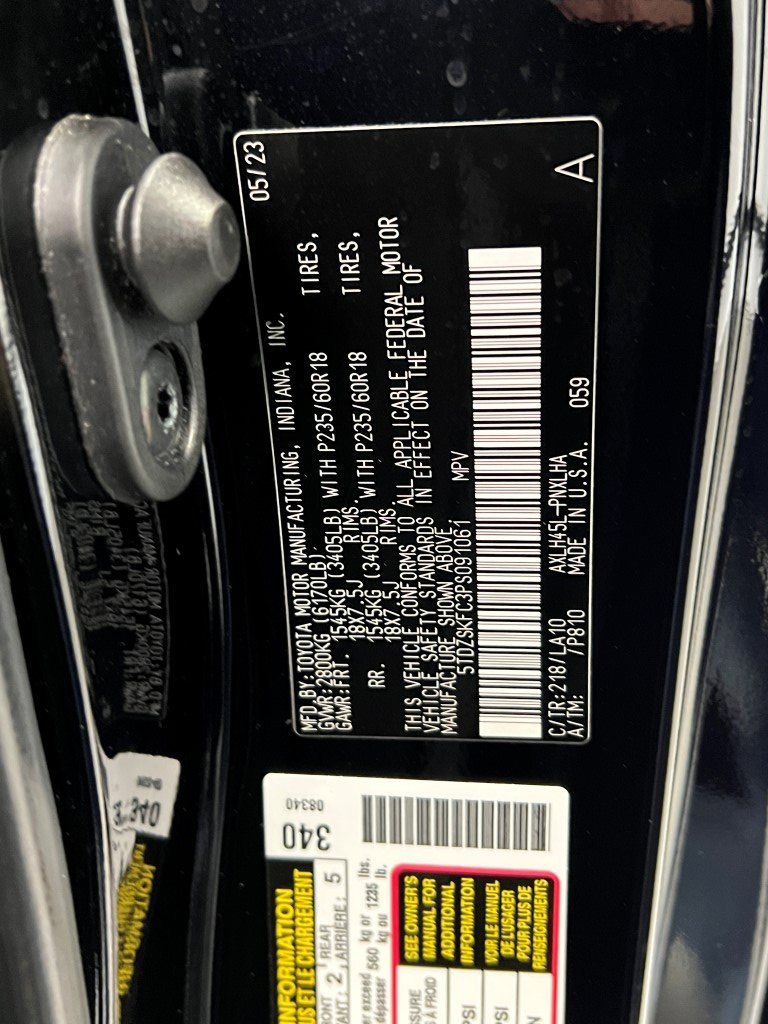 Used 2023 Toyota Sienna Limited image 58