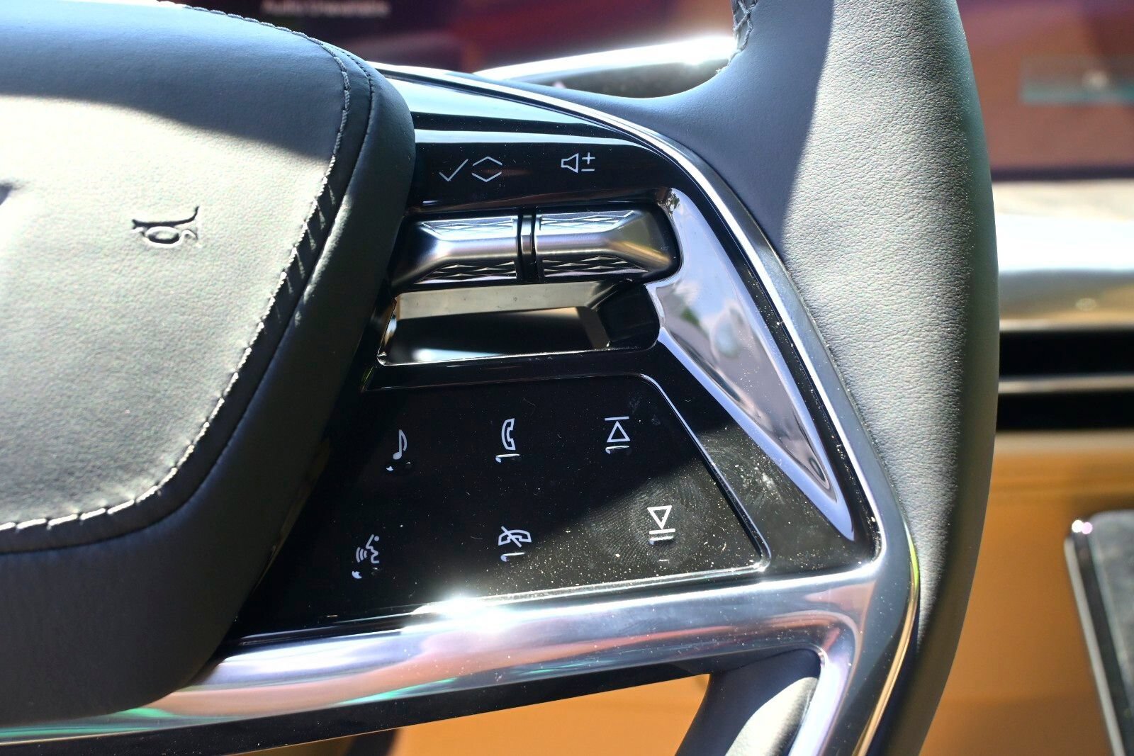 New 2025 Cadillac Escalade IQ Luxury 2 AWD/4WD image 42