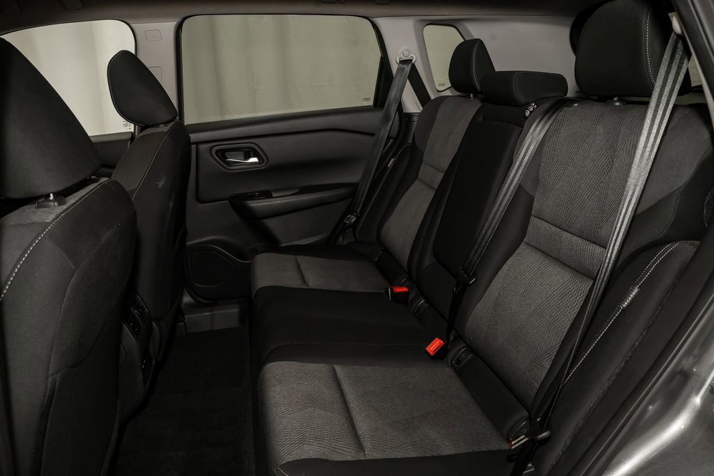 Used 2024 Nissan Rogue SV image 9