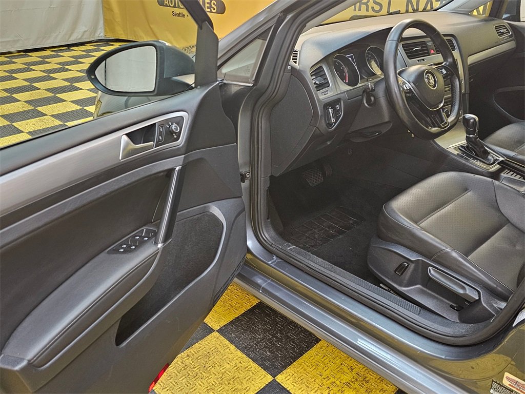 Used 2015 Volkswagen Golf SE image 21