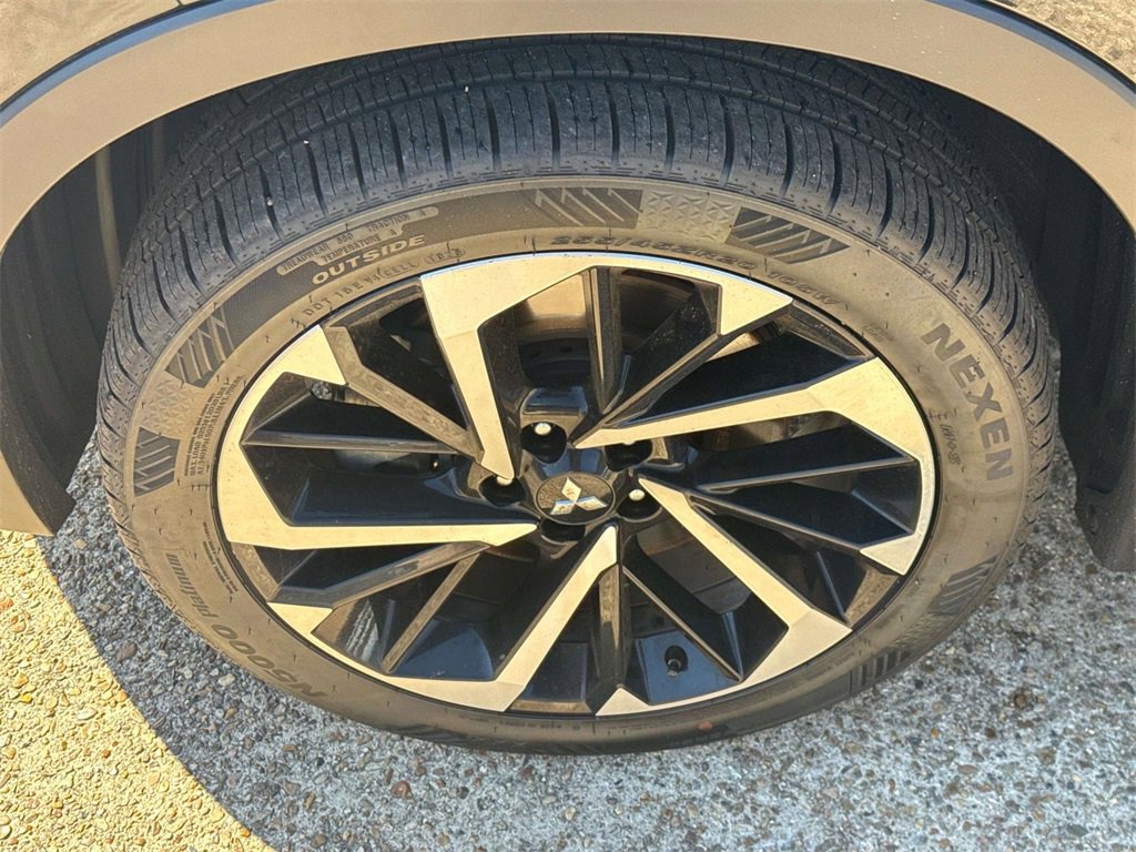 Used 2023 Mitsubishi Outlander SEL Black Edition image 6