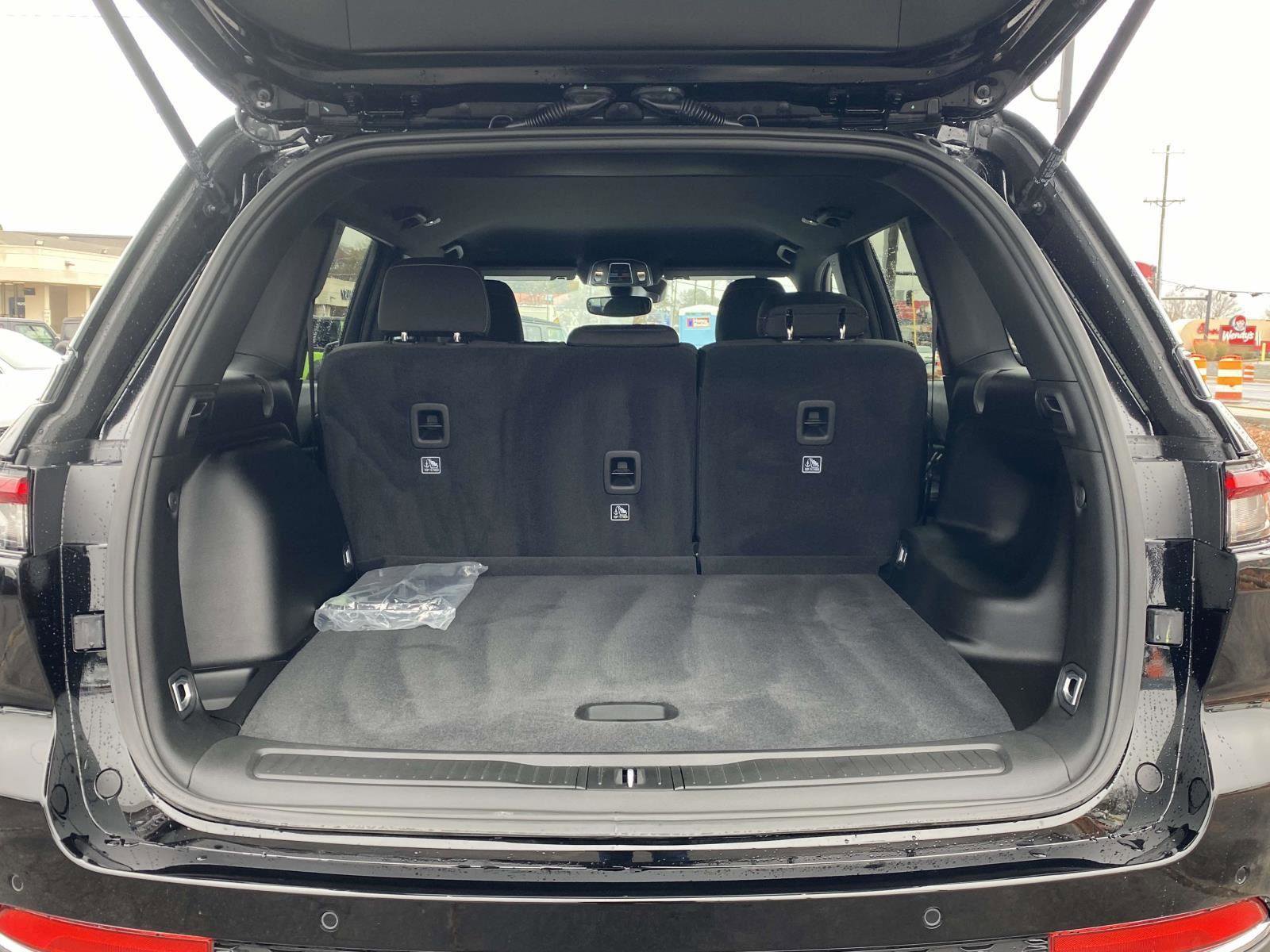 Certified 2024 Jeep Grand Cherokee Laredo image 40