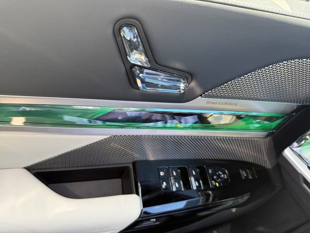 Certified 2026 BMW 750e xDrive image 25