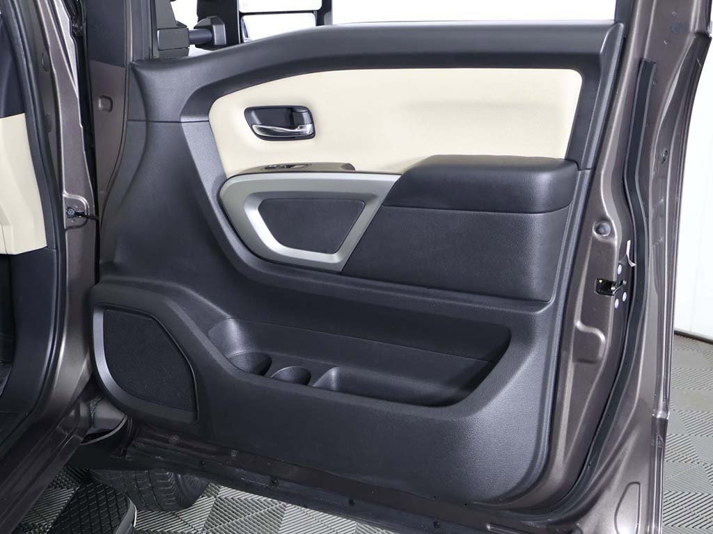 Used 2017 Nissan Titan SV image 20