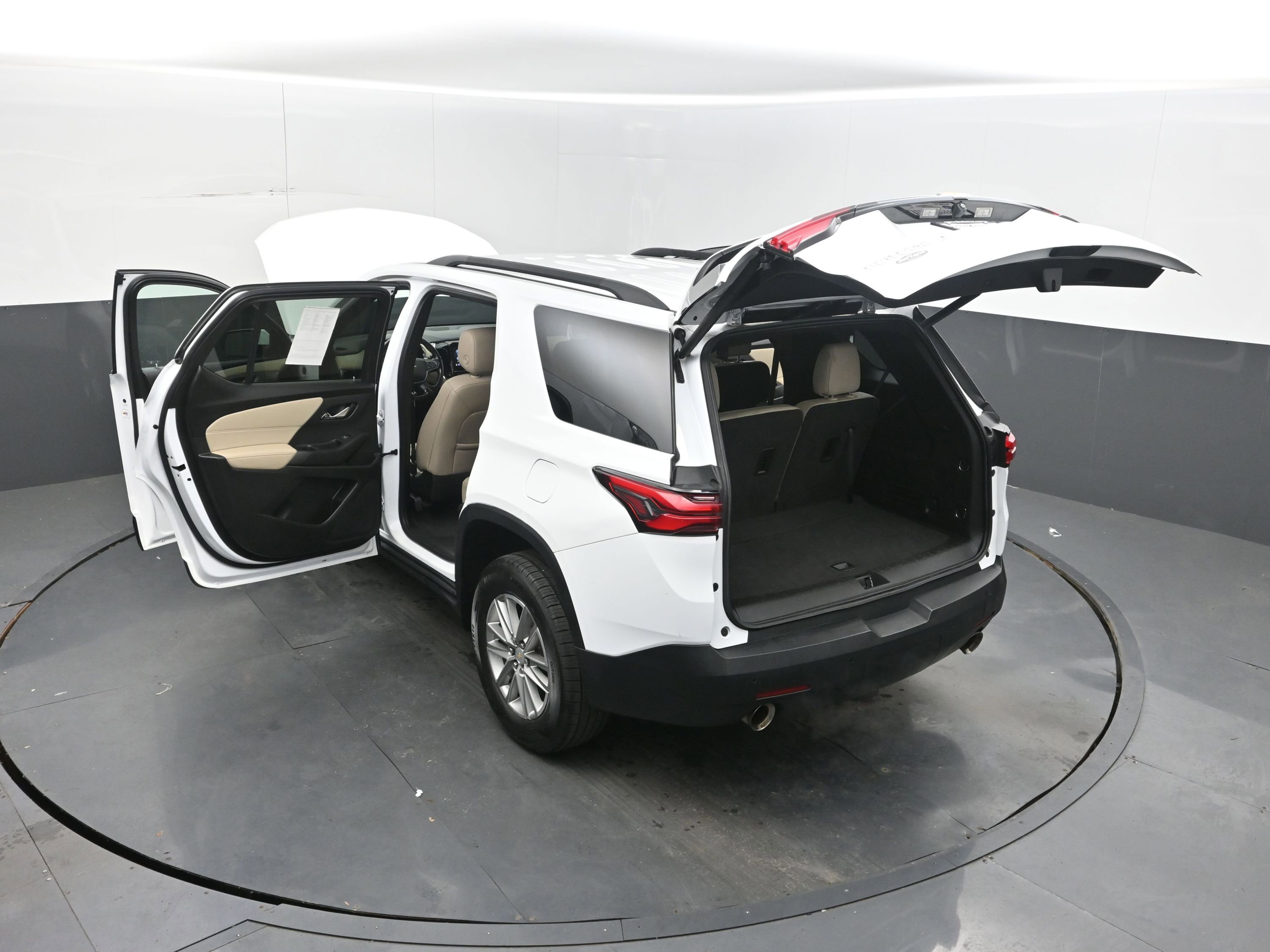 Used 2022 Chevrolet Traverse LT AWD/4WD image 43