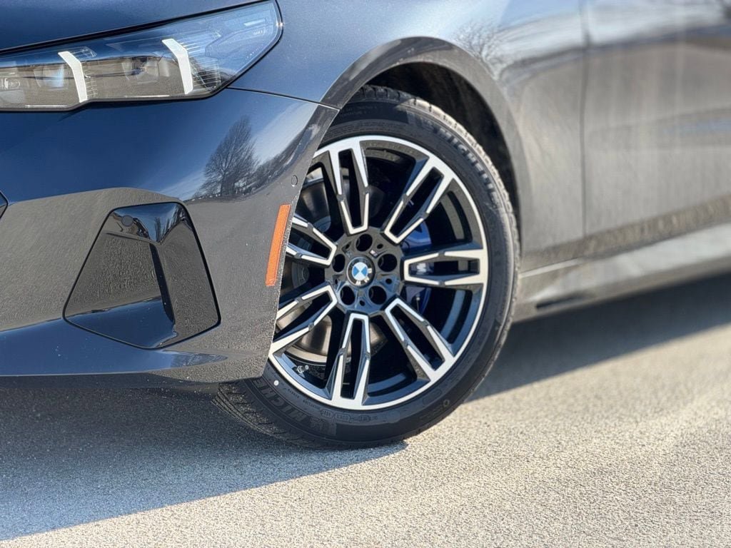 New 2026 BMW 530i xDrive w/ M Sport Package AWD/4WD image 2