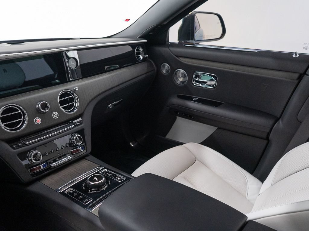 Certified 2023 Rolls-Royce Ghost Extended Wheelbase w/ Ghost Package AWD/4WD image 37