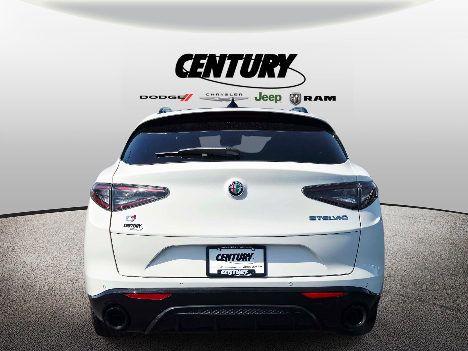Used 2024 Alfa Romeo Stelvio Veloce AWD/4WD image 5